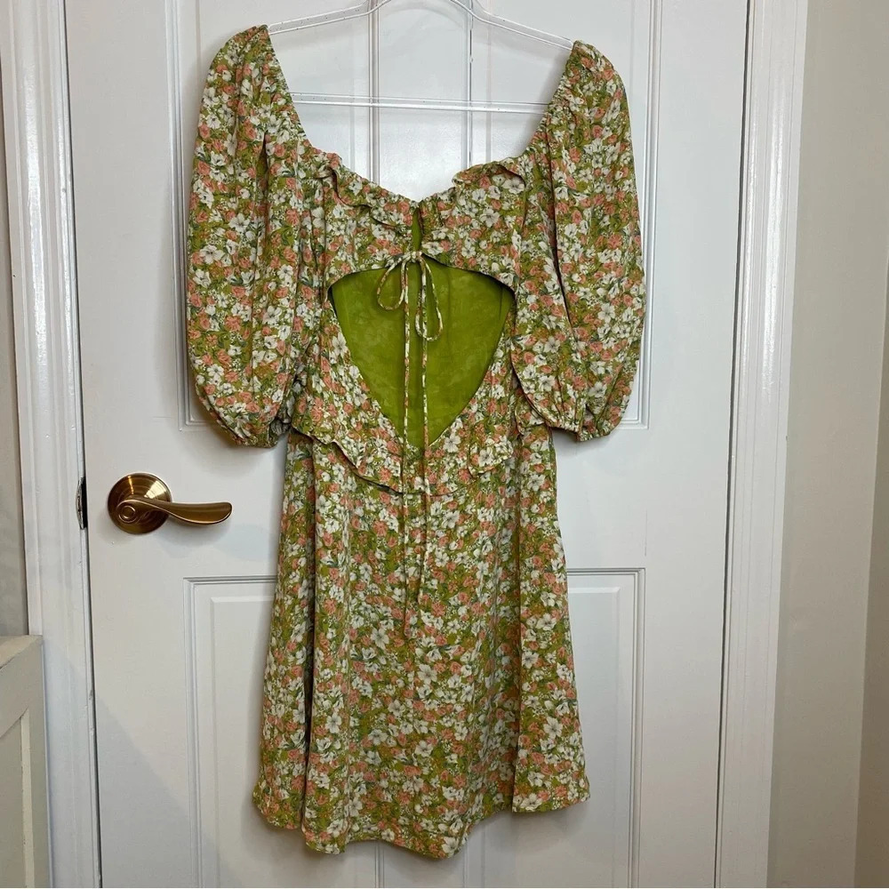 Lush Open Back Tie Ruched Mini Green Floral Short puffy sleeve Dress Siz… - Picture 7 of 12